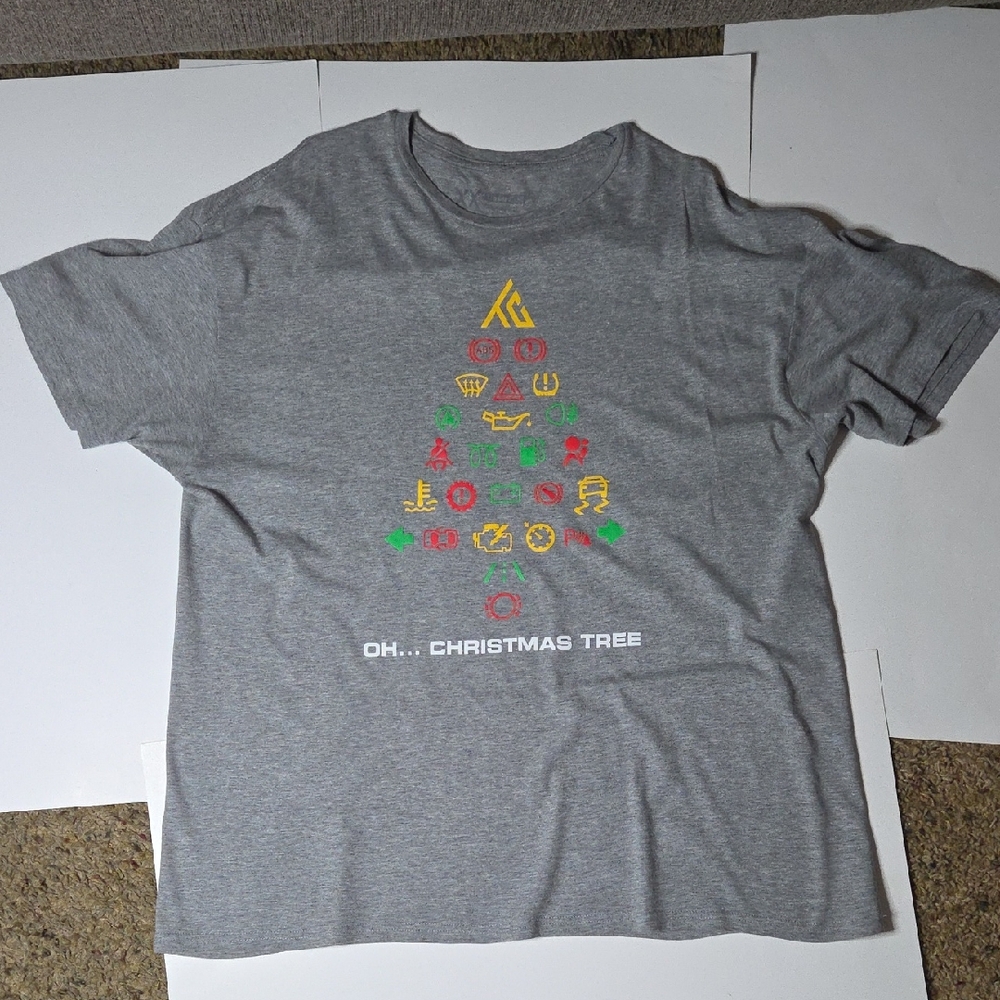 Gray Christmas Tree Graphic T-Shirt
